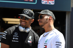 Lewis Hamilton, Mercedes-AMG F1 e il Quaterback dei Seattle Seahawks, Russell Wilson
