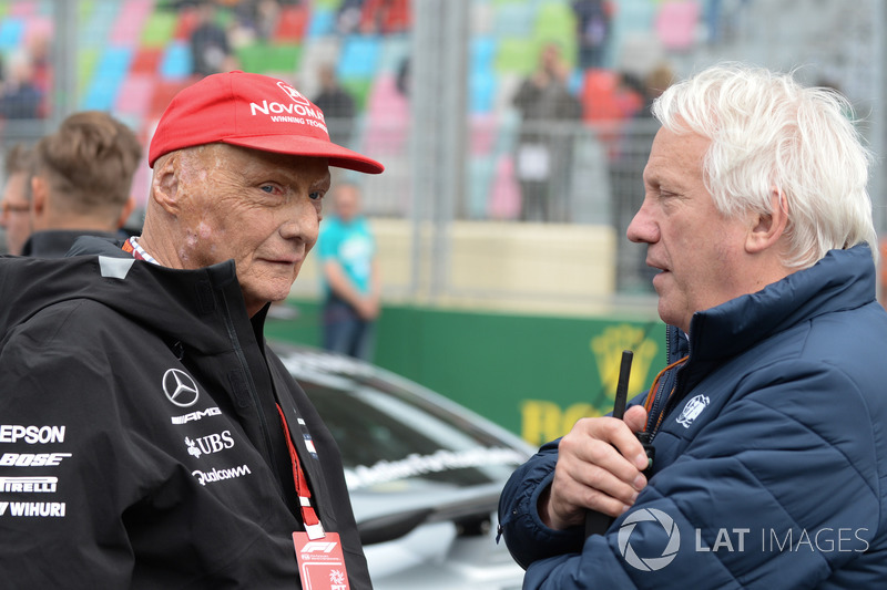 Niki Lauda, Mercedes AMG F1 Fahri Direktörü ve Charlie Whiting, FIA Delegesi