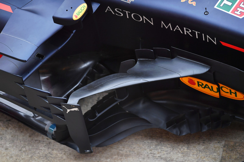 Red Bull Racing RB14 detalle de  pontón y barcaza