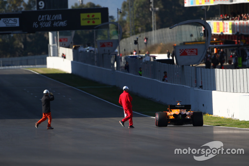 Stoffel Vandoorne, McLaren MCL33 detenido en la pista