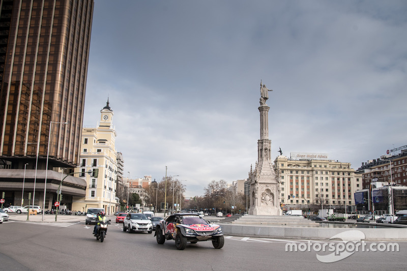 Карлос Сайнс, Лукас Крус, Peugeot Sport на улицах Мадрида
