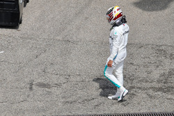 Lewis Hamilton, Mercedes-AMG F1 walks in during qualifying
