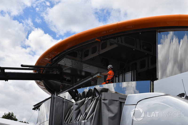 Motorhome McLaren in costruzione