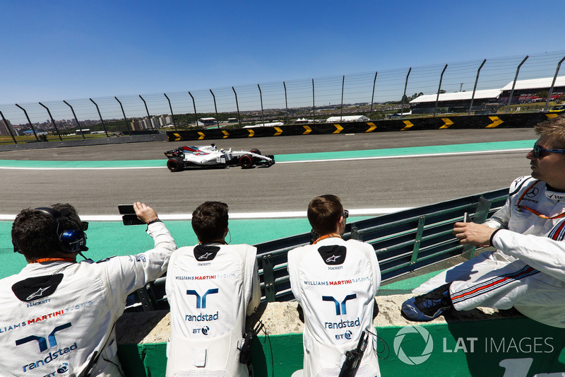 Ingenieros de Williams ven a Felipe Massa, Williams FW40 pasar