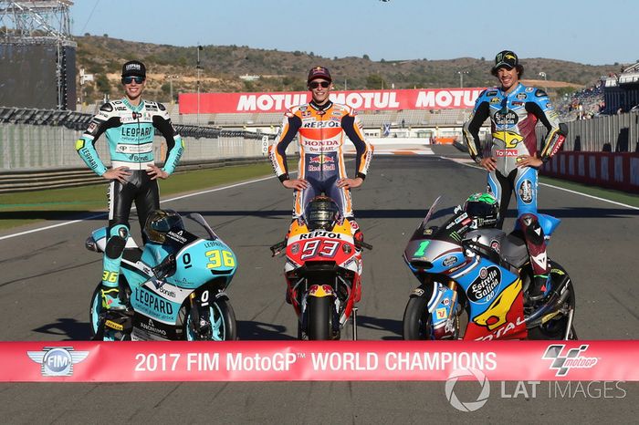 Los campeones de las tres categorías: Moto3 campeón Joan Mir, Leopard Racing MotoGP campeón Marc Már