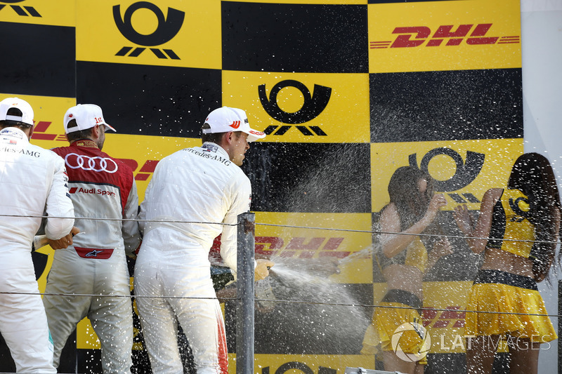 Подіум: Рене Раст, Audi Sport Team Rosberg, друге місце Гері Паффетт, Mercedes-AMG Team HWA, третє місце Пол ді Реста, Mercedes-AMG Team HWA