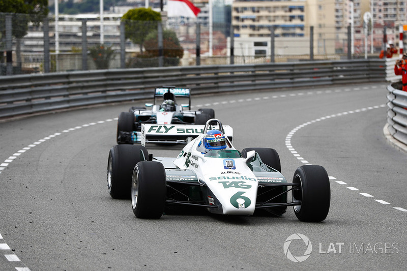 Koke Rosberg se reencuentra con su Williams FW08 Cosworth de 1982 en una exhibición con su hijo Nico Rosberg, que se puso al volante del Mercedes W07 Hybrid de 2016