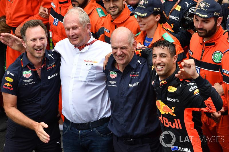 Selebrasi Red Bull setelah kemenangan Daniel Ricciardo di Monako