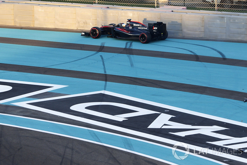 Fernando Alonso, McLaren MP4-30 crash