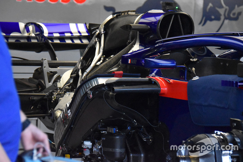 Scuderia Toro Rosso STR13 arka