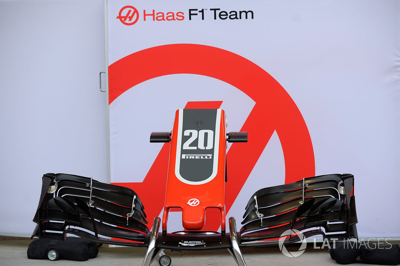 Hidung dan sayap depan Haas F1 VF-18