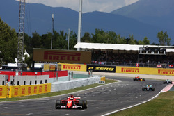 Sebastian Vettel, Ferrari SF70H, Lewis Hamilton, Mercedes AMG F1 W08, Valtteri Bottas, Mercedes AMG F1 W08, Daniel Ricciardo, Red Bull Racing RB13