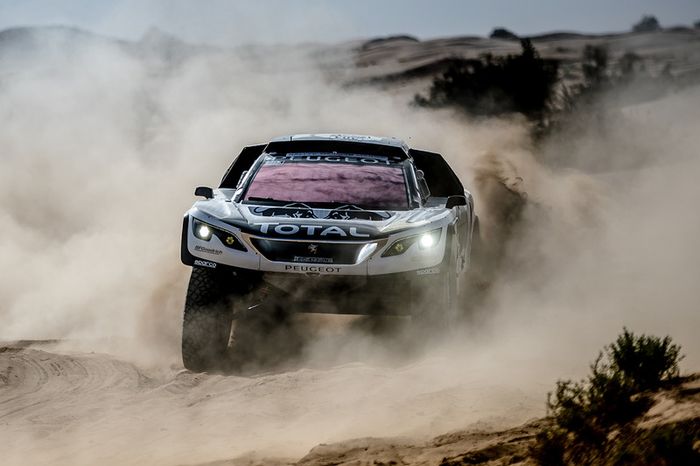#304 Peugeot Sport Peugeot 3008 DKR: Carlos Sainz, Lucas Cruz