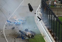 Choque de Scott Dixon, Chip Ganassi Racing Honda, Jay Howard, Schmidt Peterson Motorsports Honda