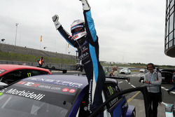 Race winner Gianni Morbidelli, West Coast Racing, Volkswagen Golf GTi TCR