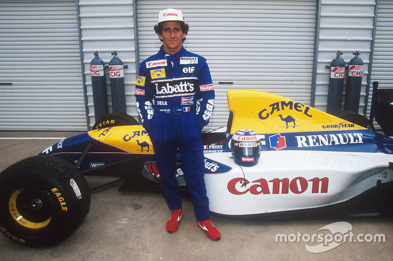 Alain Prost (tetra em 1993) – 51 vitórias em 197 largadas (26%)