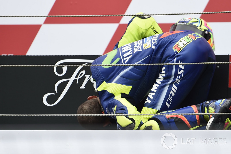 Podio: Ganador de la carrera Valentino Rossi, Yamaha Factory Racing