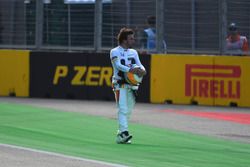 Fernando Alonso, McLaren stopped on track in FP2