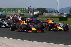 Temporada 2017 F1-hungarian-gp-2017-daniel-ricciardo-red-bull-racing-rb13-and-max-verstappen-red-bull-rac