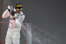 Podium: Racewinnaar Lewis Hamilton, Mercedes AMG F1