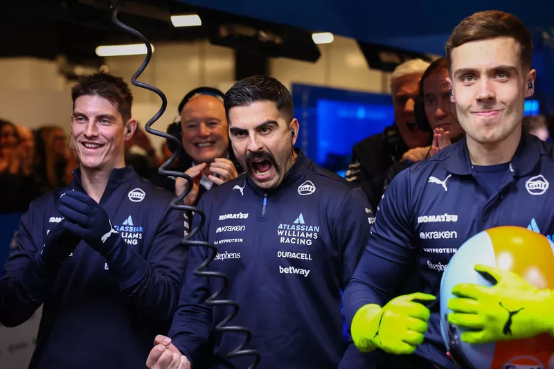 L'équipe Williams fait la fête dans le garage