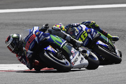 Jorge Lorenzo, Yamaha Factory Racing; Valentino Rossi, Yamaha Factory Racing