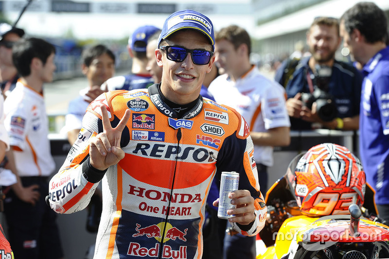 Il polesitter Marc Marquez, Repsol Honda Team nel parco chiuso