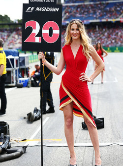 La grid girl di Kevin Magnussen, Renault Sport F1 Team