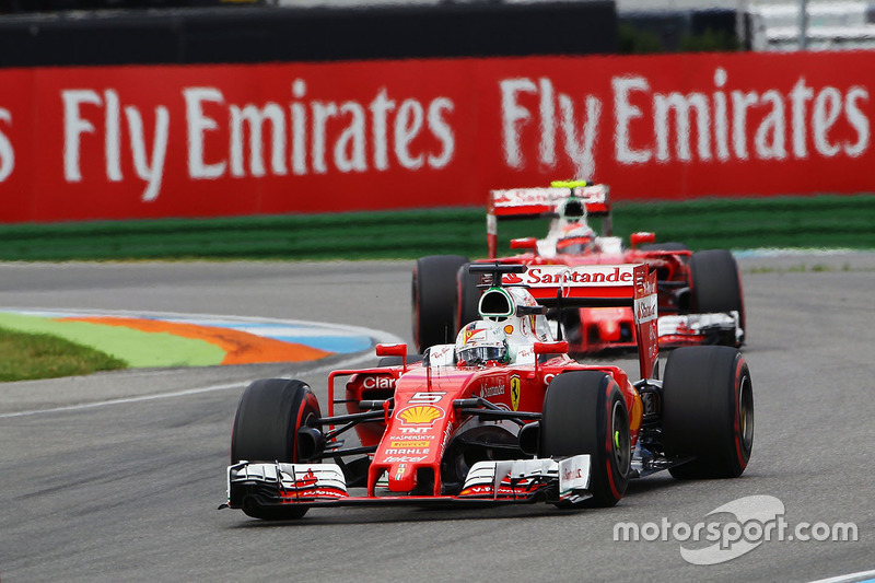 Sebastian Vettel, Ferrari SF16-H, vor Kimi Räikkönen, Ferrari SF16-H