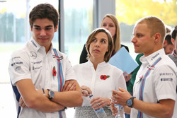 Valtteri Bottas, Lance Stroll, Claire Williams, directrice adjointe Williams