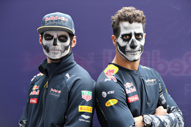 Daniel Ricciardo, Red Bull Racing y Max Verstappen, Red Bull Racing llegan al circuito pintados como catrines del Dia de Muertos
