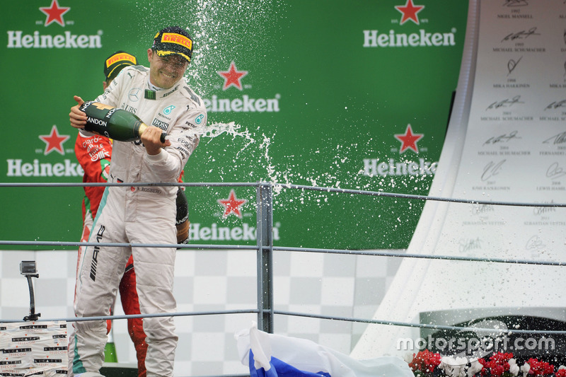 Race winner Nico Rosberg, Mercedes AMG F1 celebrates on the podium