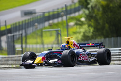 Линдси Вонн за рулём машины Формулы Renault 3.5