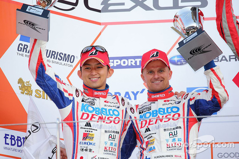 Podium GT500: second place Heikki Kovalainen and Kohei Hirate, Team Sard