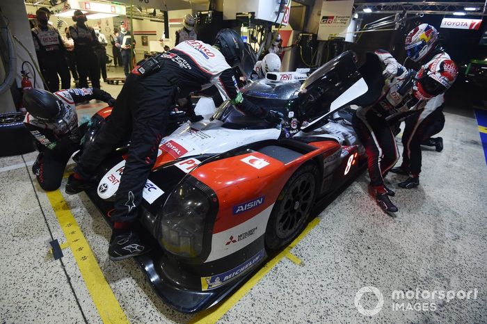 Pitstop #8 Toyota Gazoo Racing Toyota TS050: SÃ©bastien Buemi, Kazuki Nakajima, Brendon Hartley