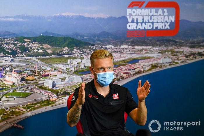 Kevin Magnussen, Haas F1, en la conferencia de prensa