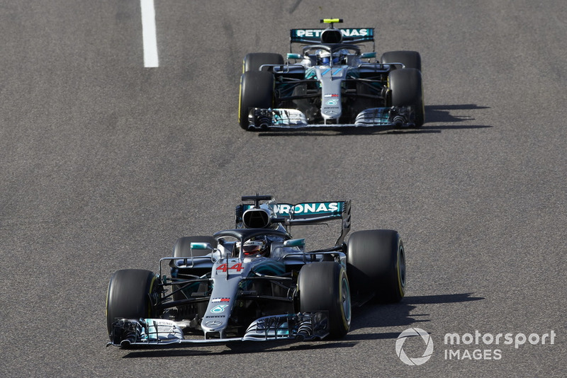 <img src="https://cdn-1.motorsport.com/static/custom/car-thumbs/F1_2018/CARS/mercedes.png" alt="" width="250" /> Mercedes