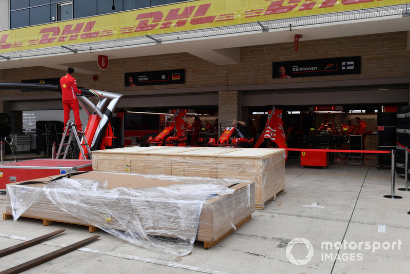 Les préparations dans le garage Ferrari