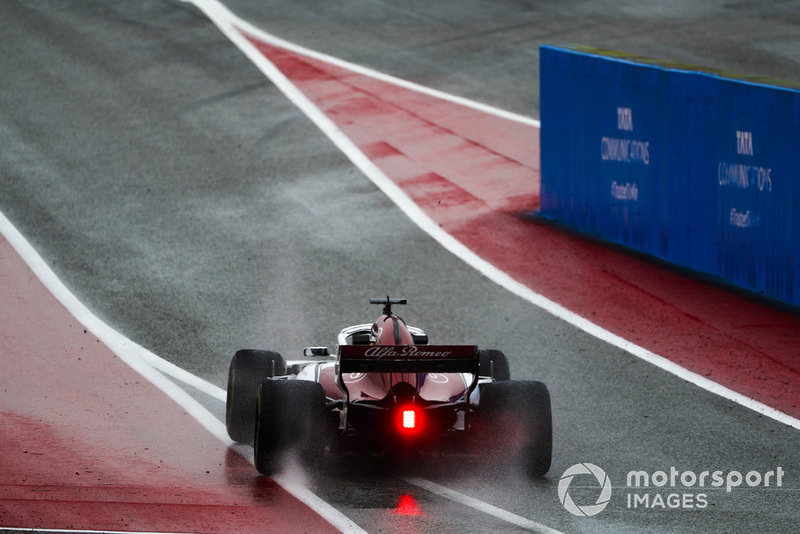 Marcus Ericsson, Alfa Romeo Sauber C37, lascia la pit lane