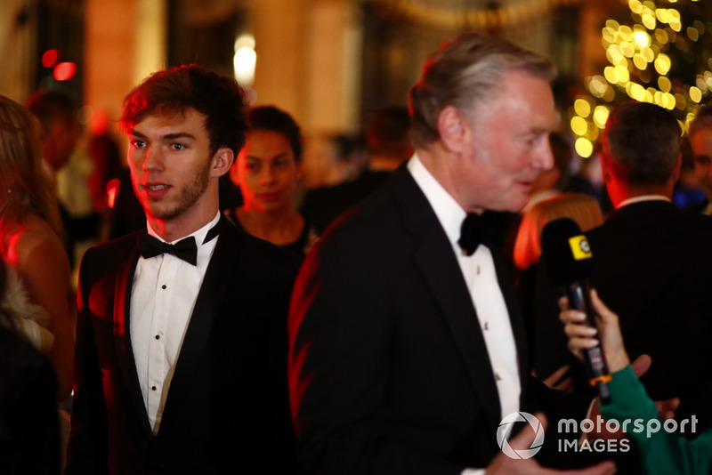 Pierre Gasly e Sean Bratches, sul tappeto rosso
