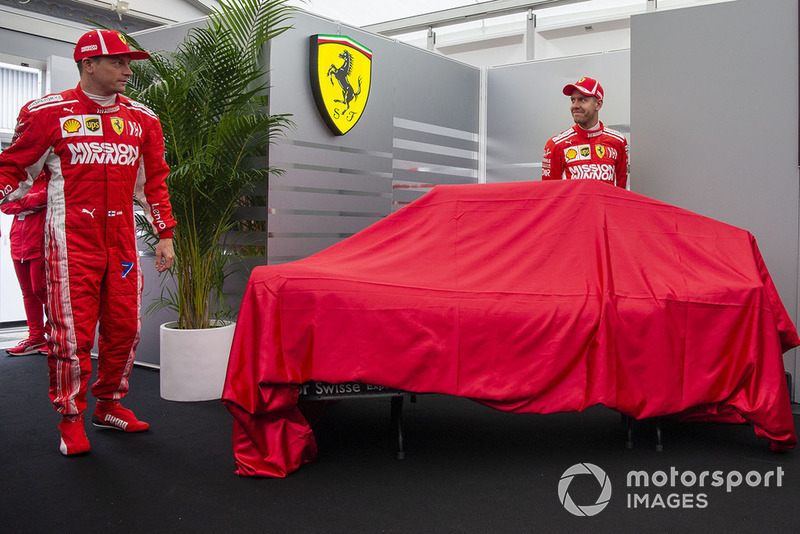 Kimi Raikkonen, Ferrari et Sebastian Vettel, Ferrari, lors de la présentation de la nouvelle livrée