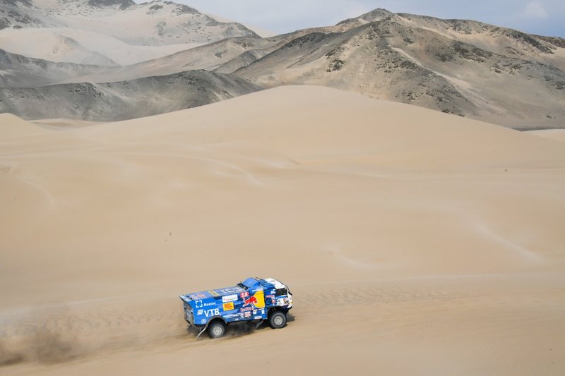 #500 Team Kamaz Master: Eduard Nikolaev, Evgeny Yakovlev, Vladimir Rybakov
