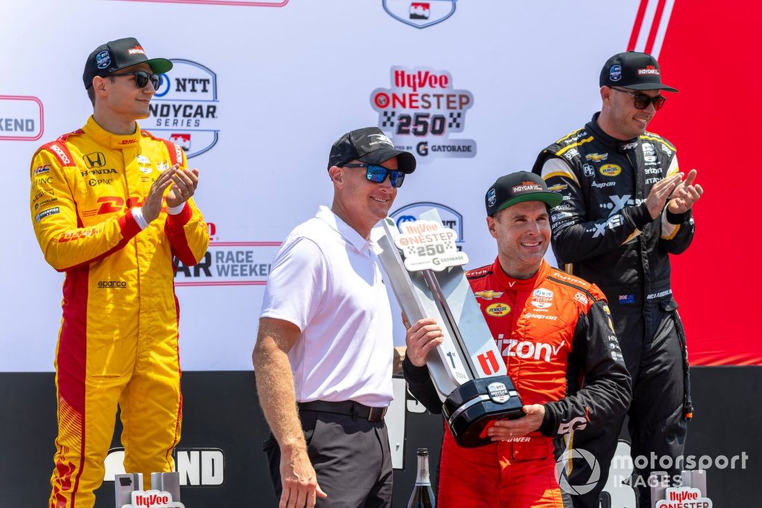 Will Power, Team Penske Chevrolet, Alex Palou, Chip Ganassi Racing Honda, Scott McLaughlin, Team Penske Chevrolet, podio