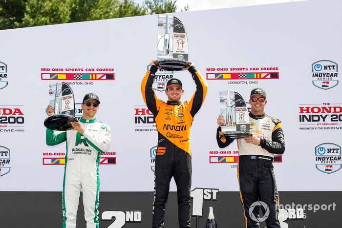 Alex Palou, Chip Ganassi Racing Honda, Patricio O'Ward, Arrow McLaren Chevrolet, Scott McLaughlin, Team Penske Chevrolet, podio