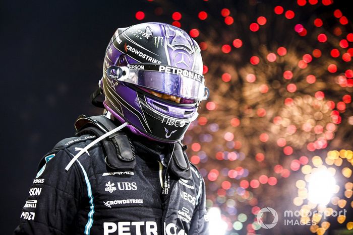 Lewis Hamilton, Mercedes, 1 ° posto, festeggia nel Parc Ferme