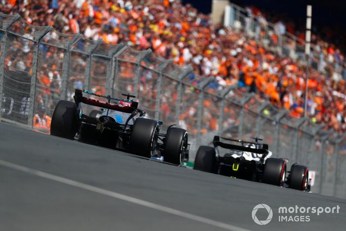 Pierre Gasly, AlphaTauri AT03, George Russell, Mercedes W13