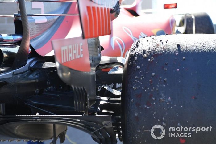 La suspensión dañada del monoplaza de Sebastian Vettel, Ferrari SF90
