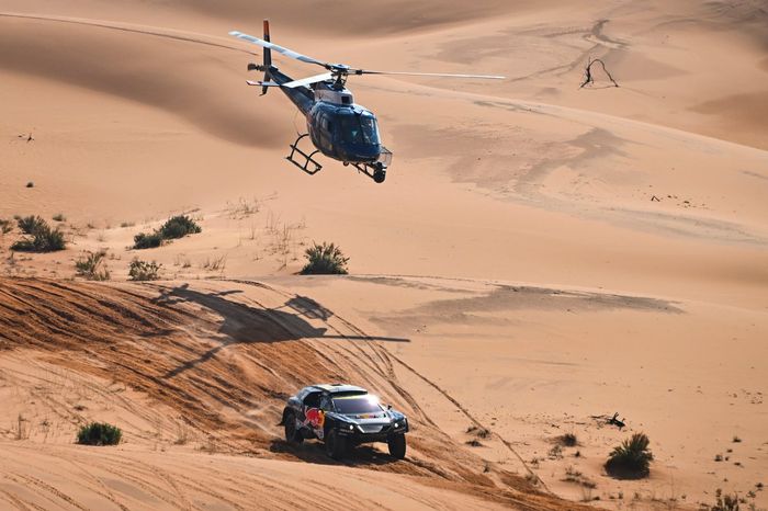 #210 Karman / Hexaom Peugeot: Cyril Despres, Taye Perry