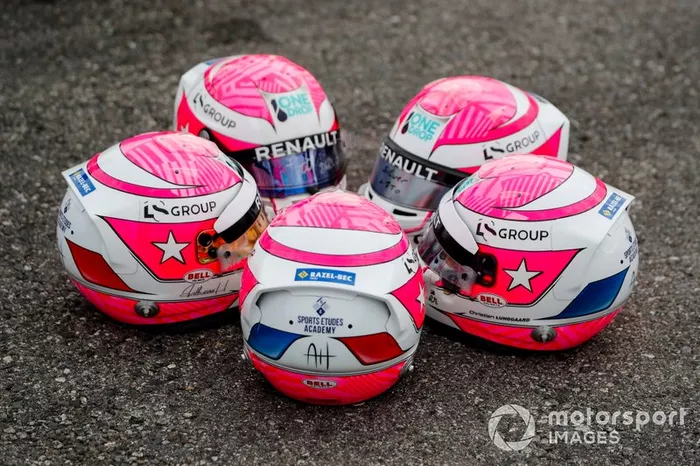 Cascos Tributo usados por los pilotos de FIA Formula 2 Jack Aitken, Campos Racing, Guanyu Zhou, UNI Virtuosi Racing, y los pilotos de FIA Formula 3 Max Fewtrell, ART Grand Prix Ye Yifei, Hitech Grand Prix Christian Lundgaard, ART Grand Prix