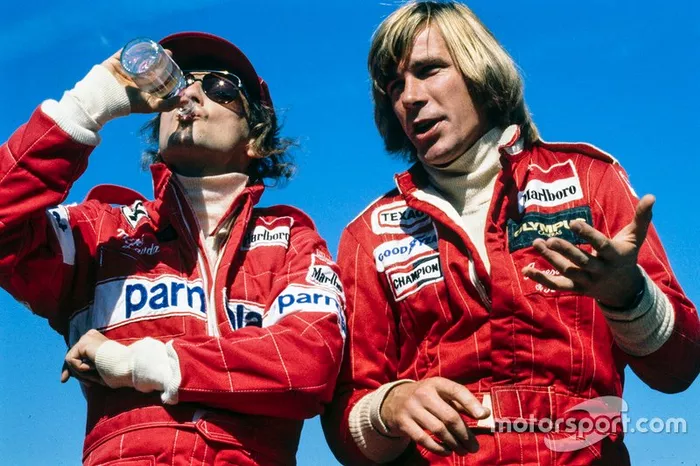 Niki Lauda, Ferrari, e James Hunt, McLaren
